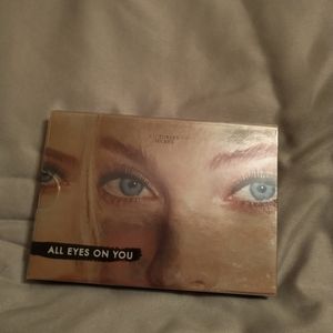 All eyes on you Victoria's secret eyeshadow palette
